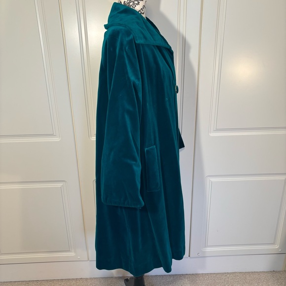 Vintage Emerald Green Velvet Coat; satin-lined; velvet-covered buttons Large - Picture 5 of 10